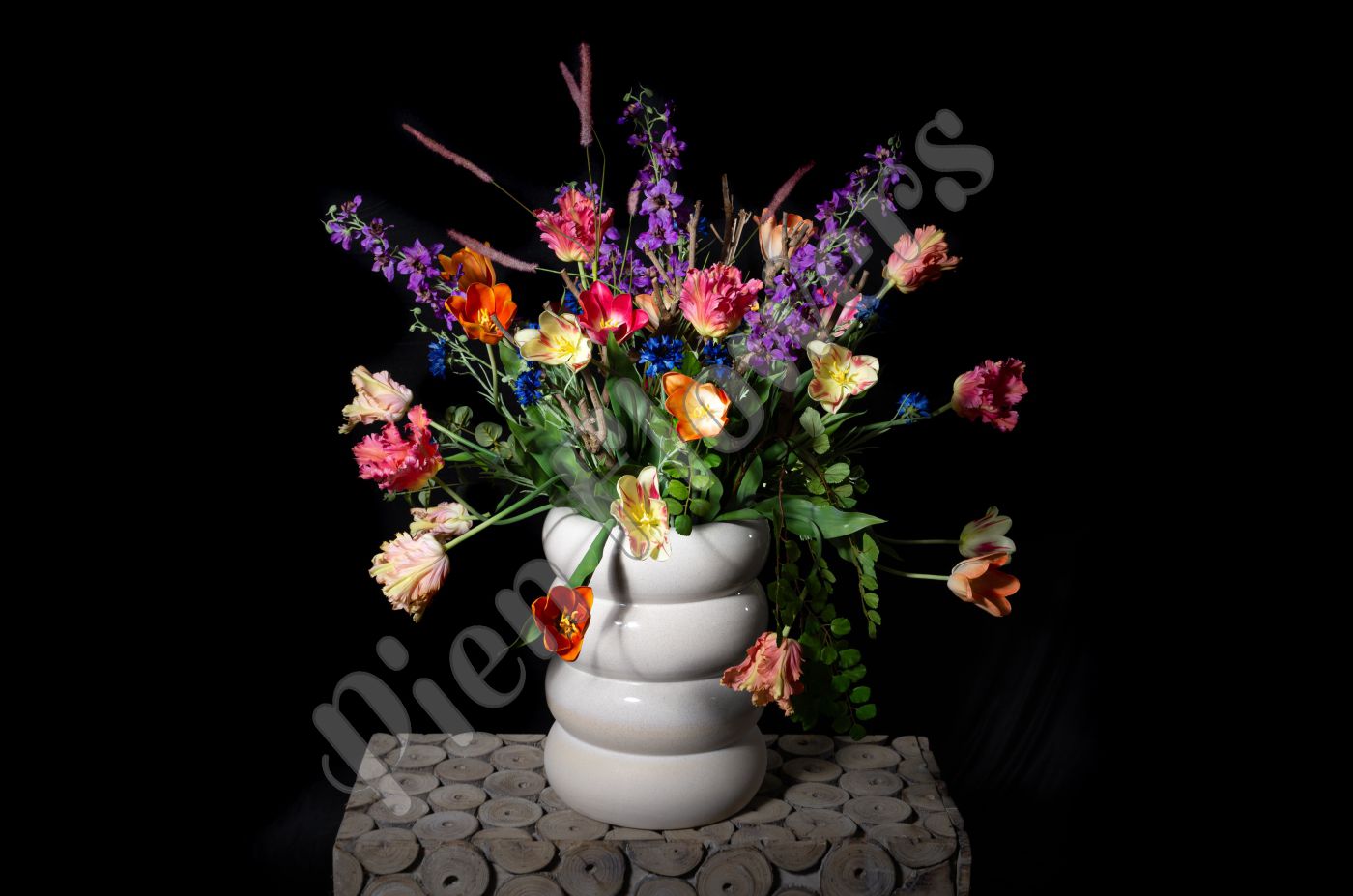 Zijde Bloemen Kunstbloemen Arrangement Mat Witte Chubby Pot Polspotten